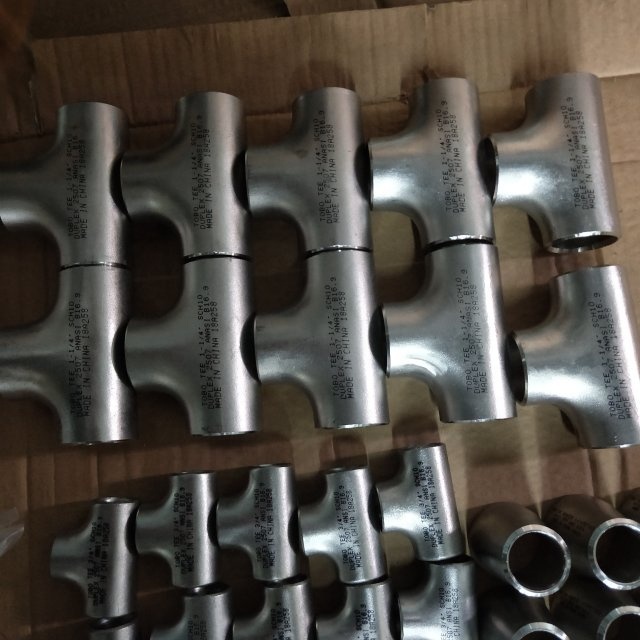 METAL Fabricante Níquel 90/10 Acessórios de tubos UNS C70600 UNS C71500 Cruz igual de cobre 4