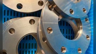 Flanges de cobre-níquel: proteção confiável contra corrosão da água do mar para sistemas de tubulação marítima.